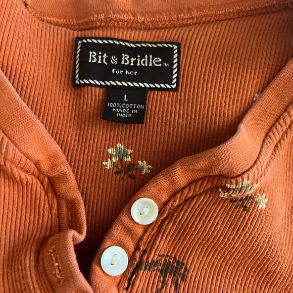 bit and bridle size L thermal long sleeve shirt horse print burnt orange - Picture 2 of 2
